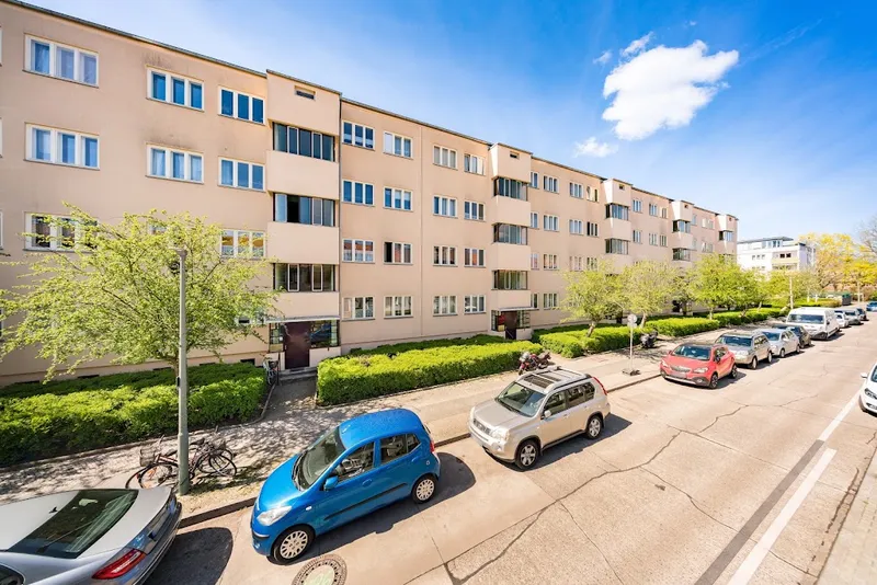 Helle 2-Zimmer-Wohnung mit Balkon u. Tageslichtbad ab SOFORT–WBS-Berechtigung (bis 140) erforderlich — photo 1